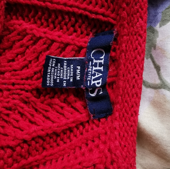 Red sweater - Picture 4 of 10